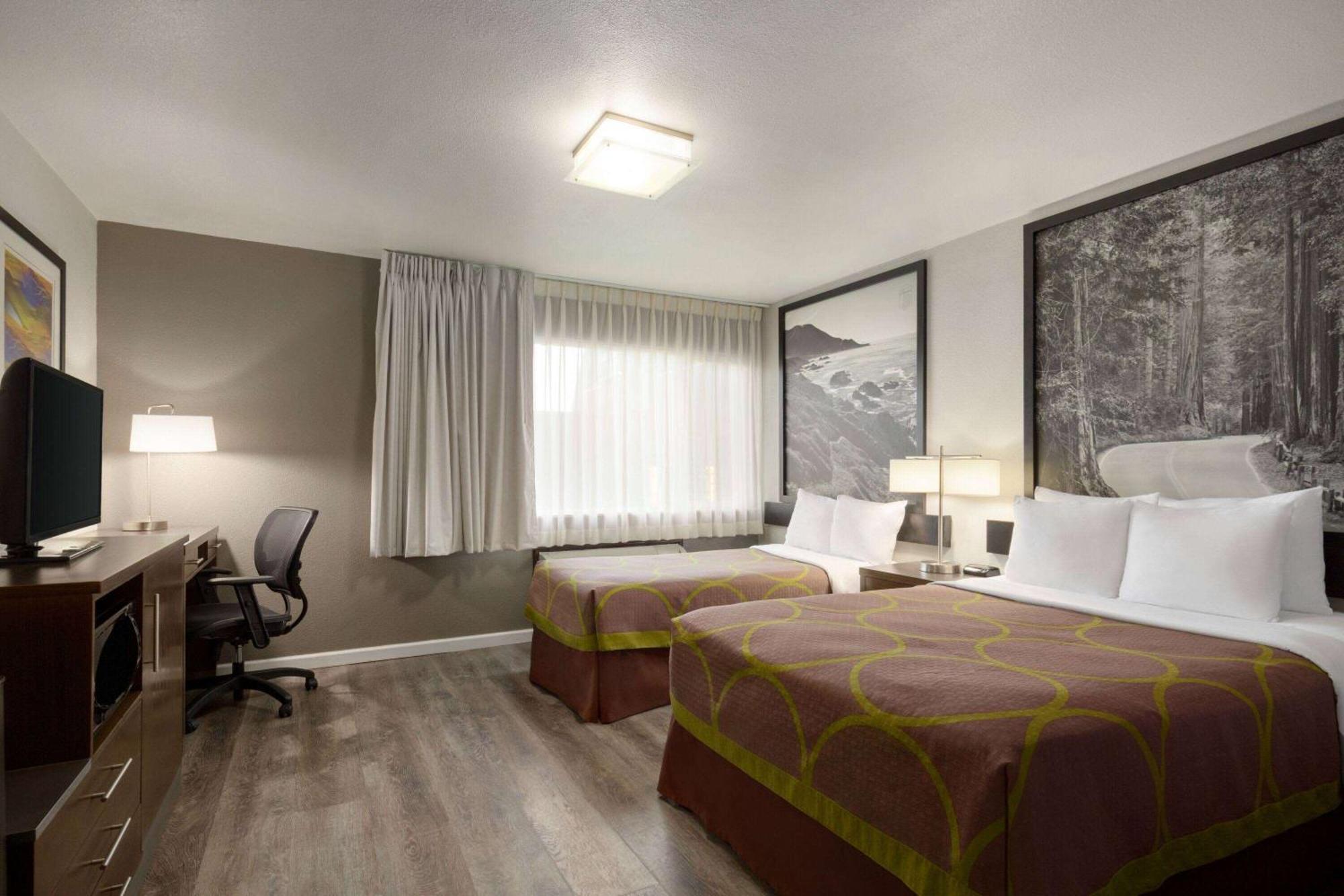 מלון Super 8 By Wyndham יוריקה מראה חיצוני תמונה